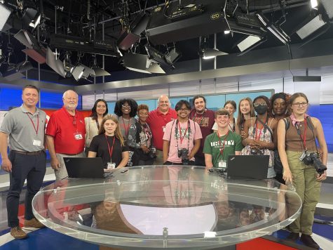 The Xposure High School Journalism Workshop Class of 2022 stand on set of WDRB news. 
